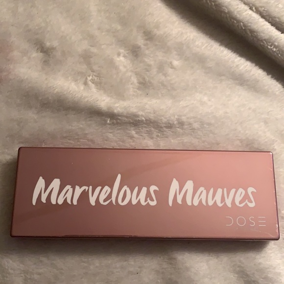 Dose of colors marvelous mauves eyeshadow palette - Picture 2 of 3